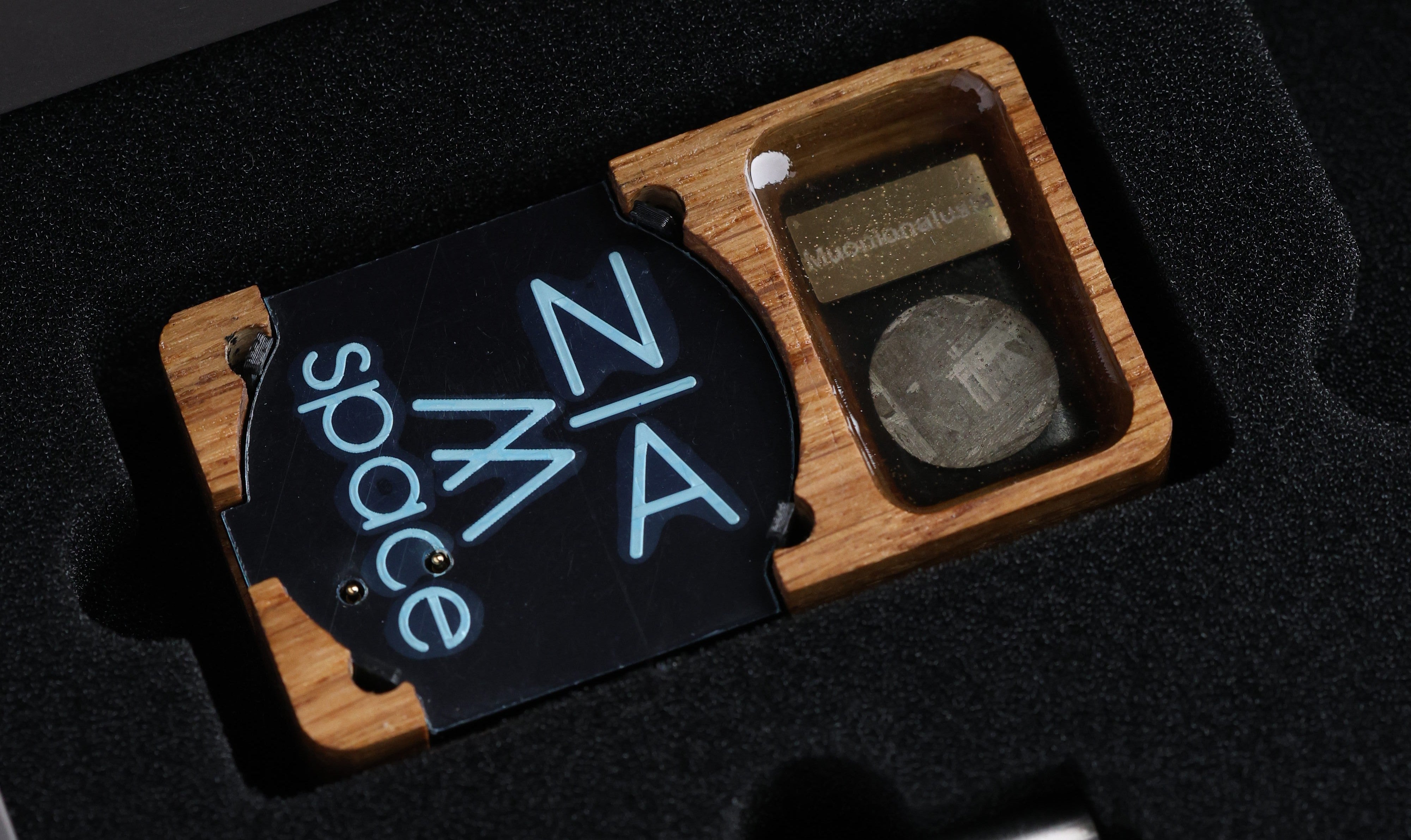 NIWA Lunokhod dock station with meteorite. For version 1.0