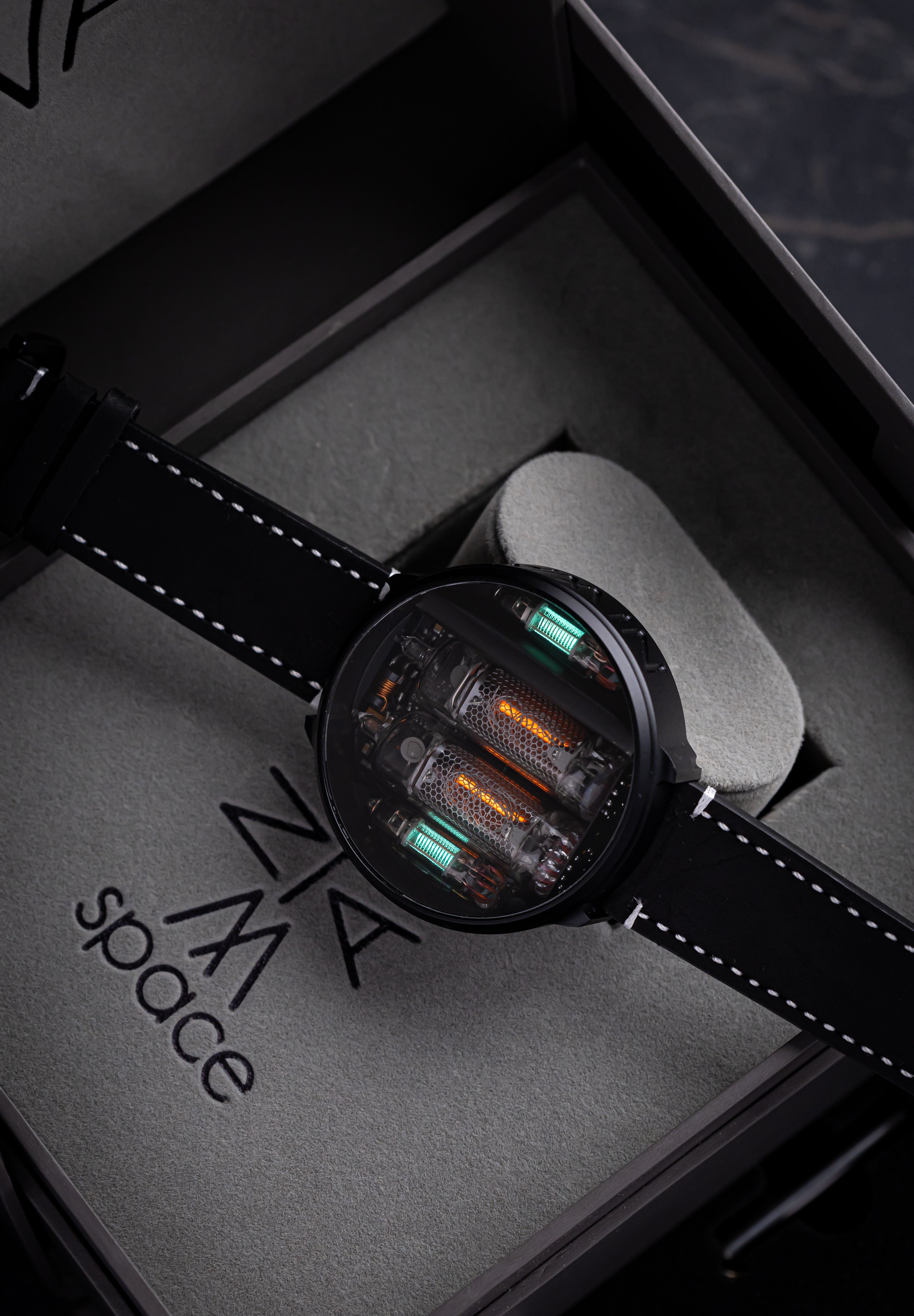 NIWA Nixie watch V 2.0 - Dark nebula case.