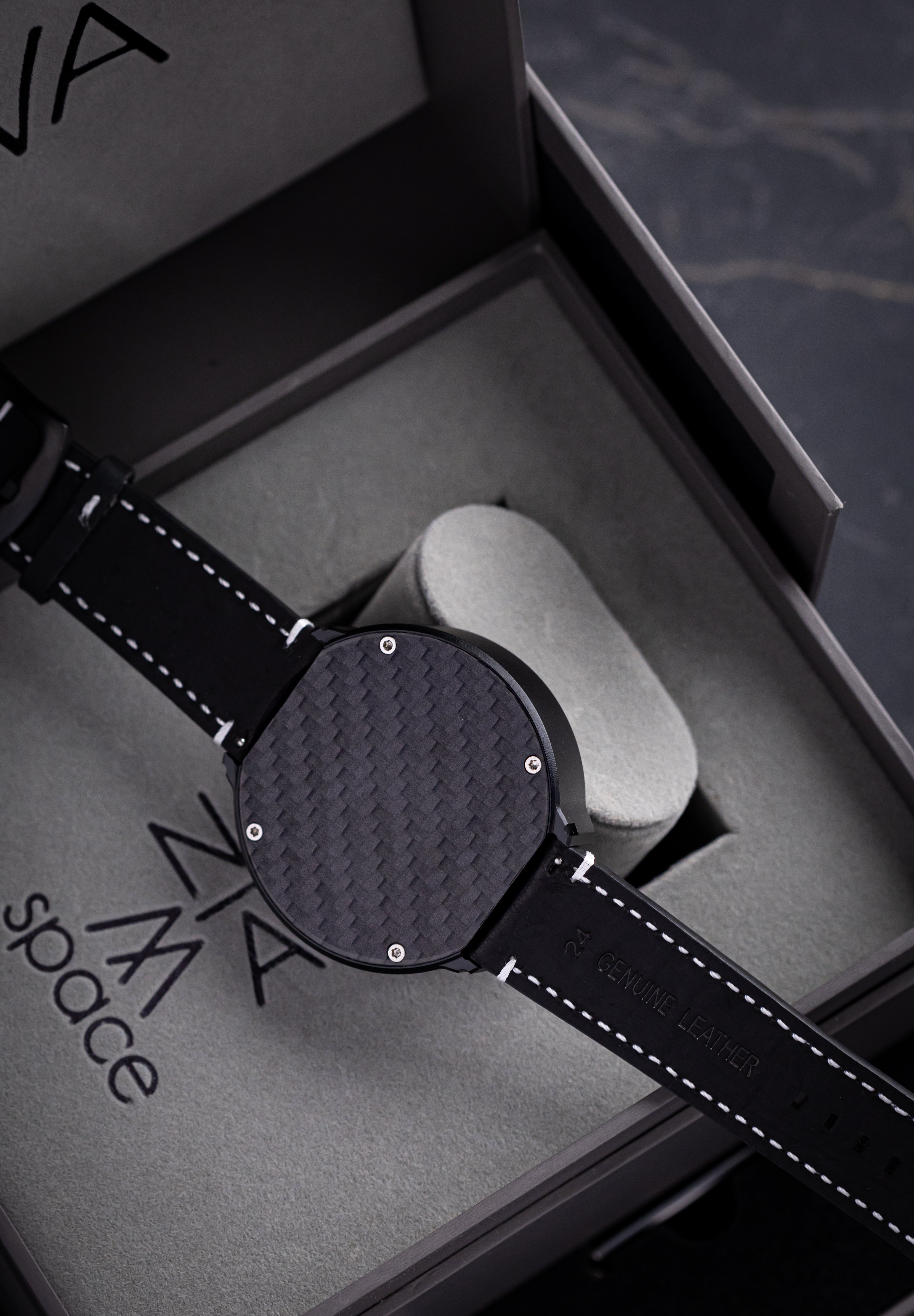 NIWA Nixie watch V 2.0 - Dark nebula case.