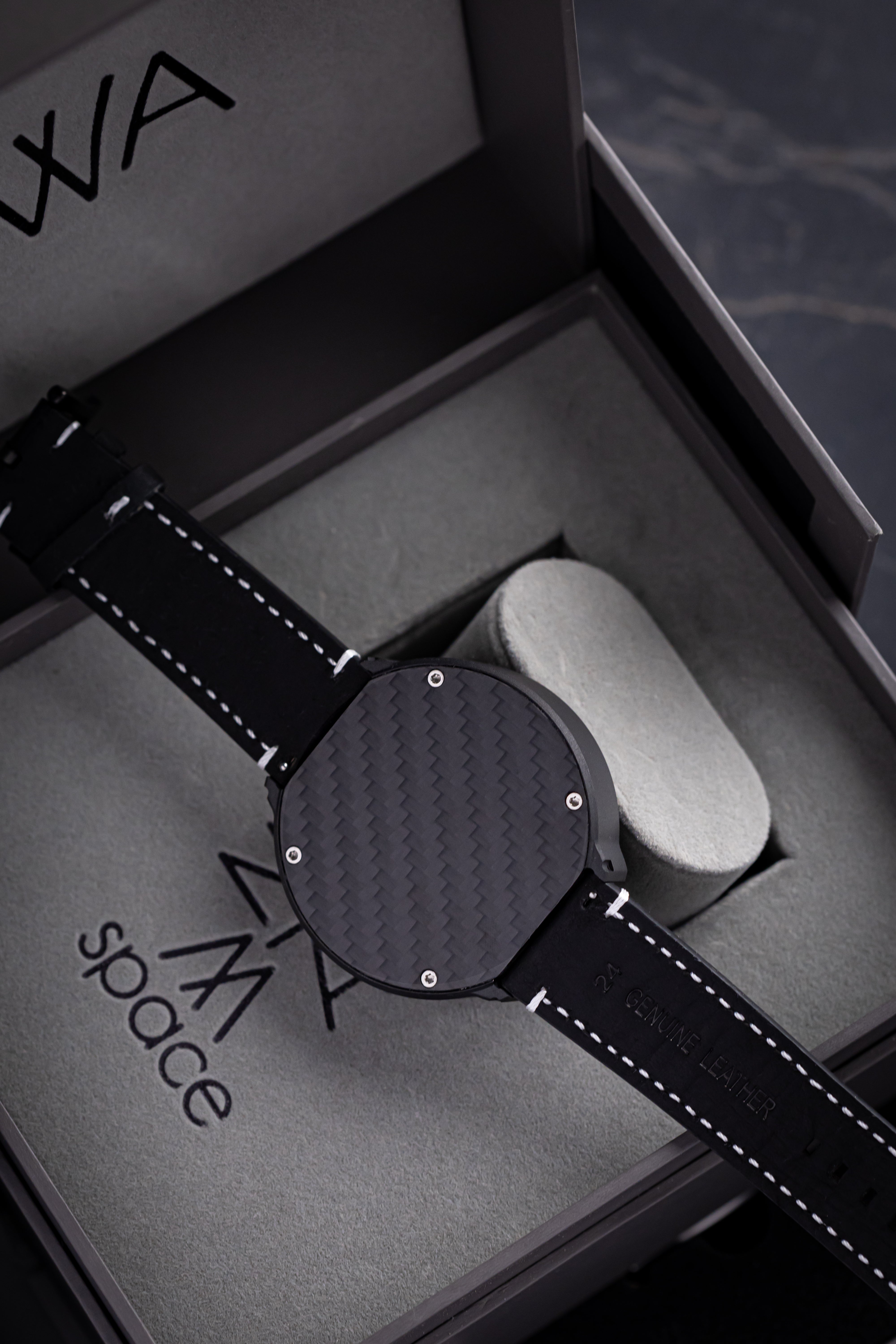 【NikeLANCE4TITANIUMWatch】WA0020WG88-0010 NIWA Nixie watch V 2.0 - Titanium Carina Nebula case – NIWA