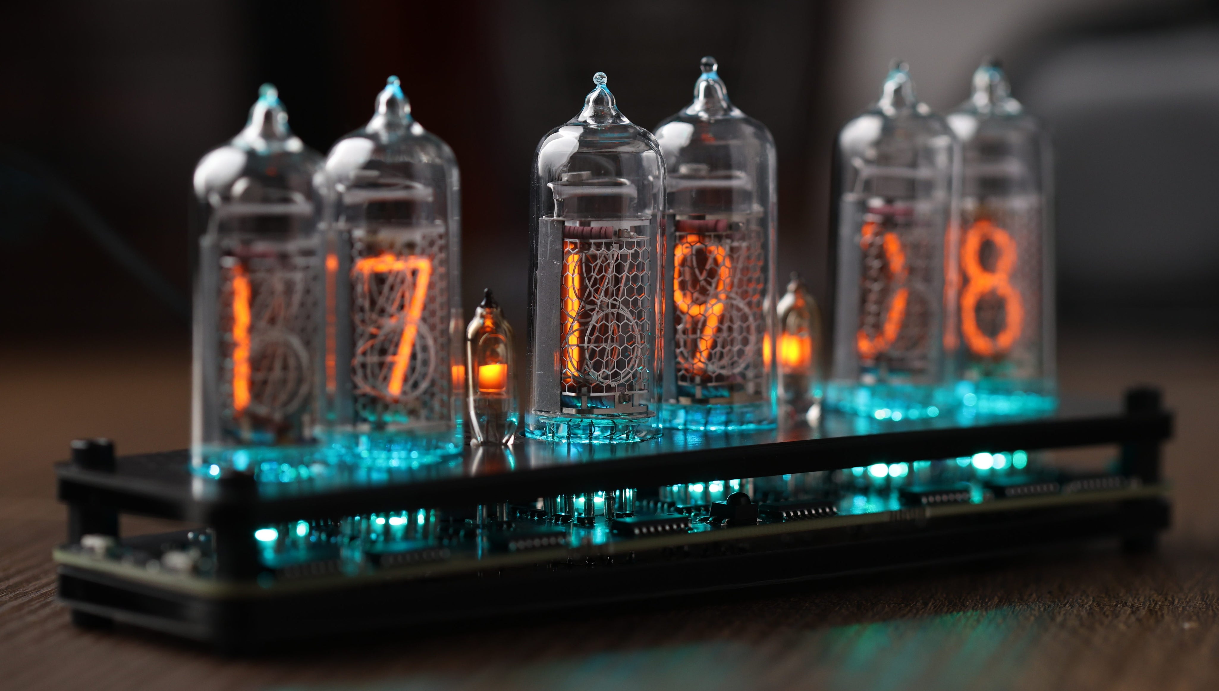 IN-14 6- digits Nixie clock. Carbon fiber cover case. With installed tubes.