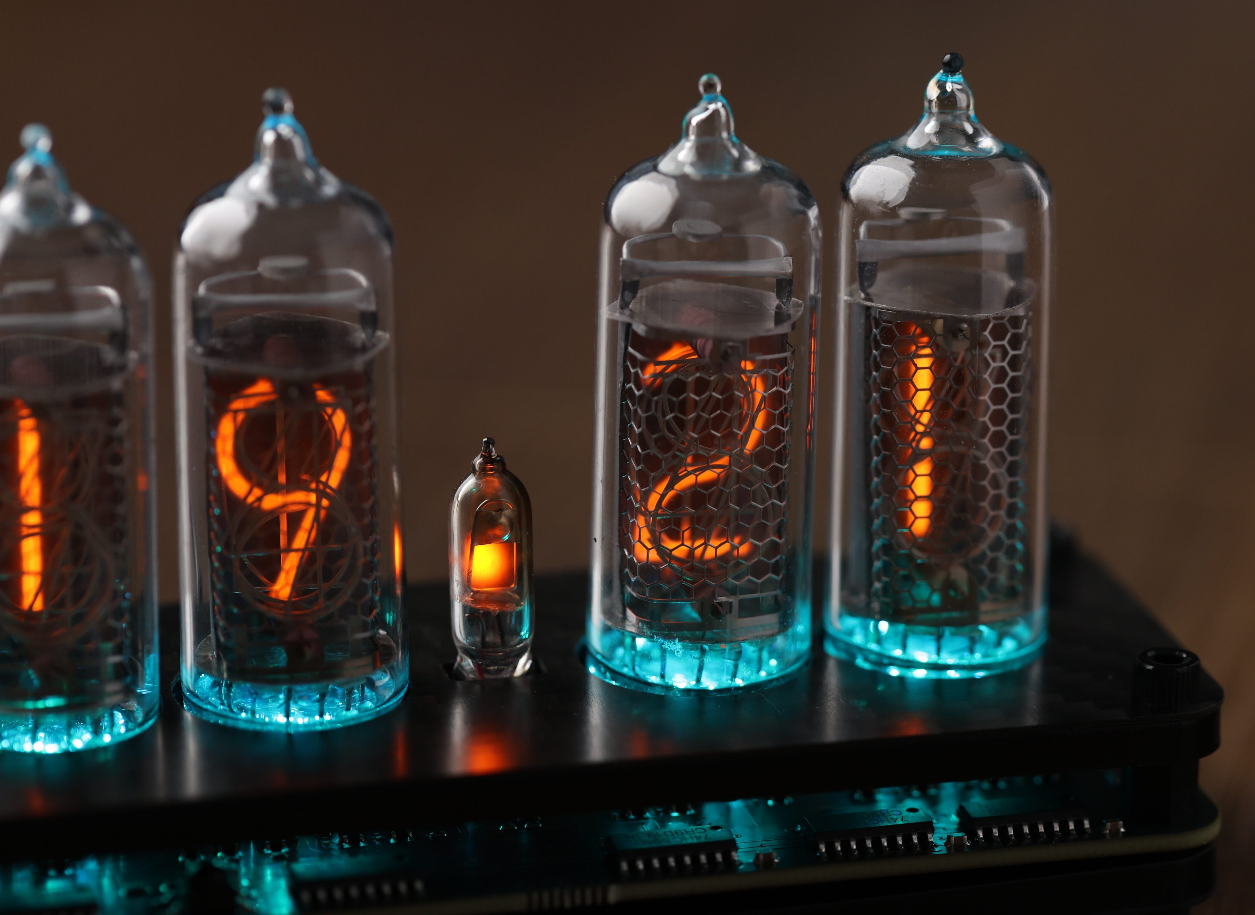 IN-14 6- digits Nixie clock. Carbon fiber cover case. With installed tubes.