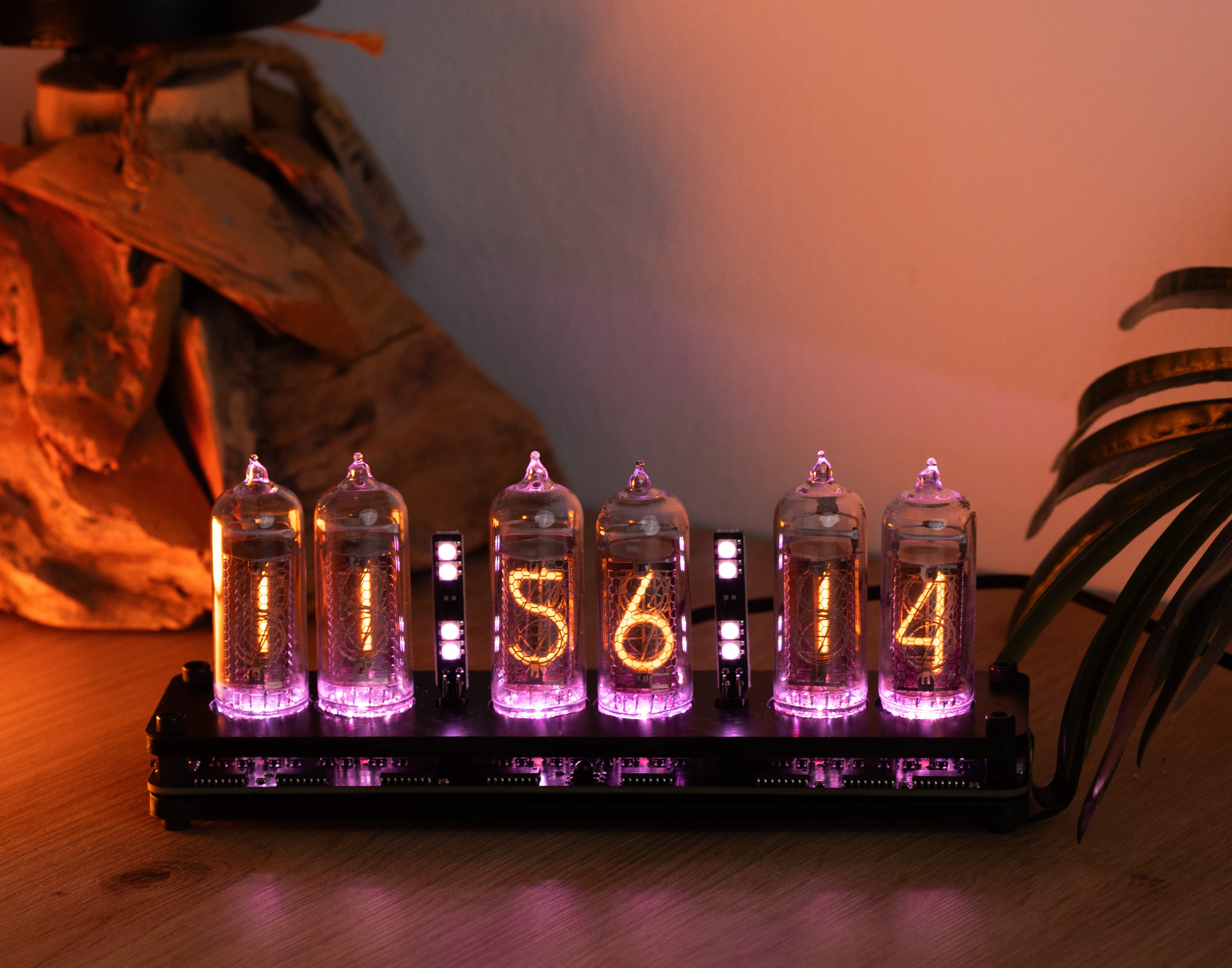 IN-14 6- digits Nixie clock. Carbon fiber cover case. With installed tubes.