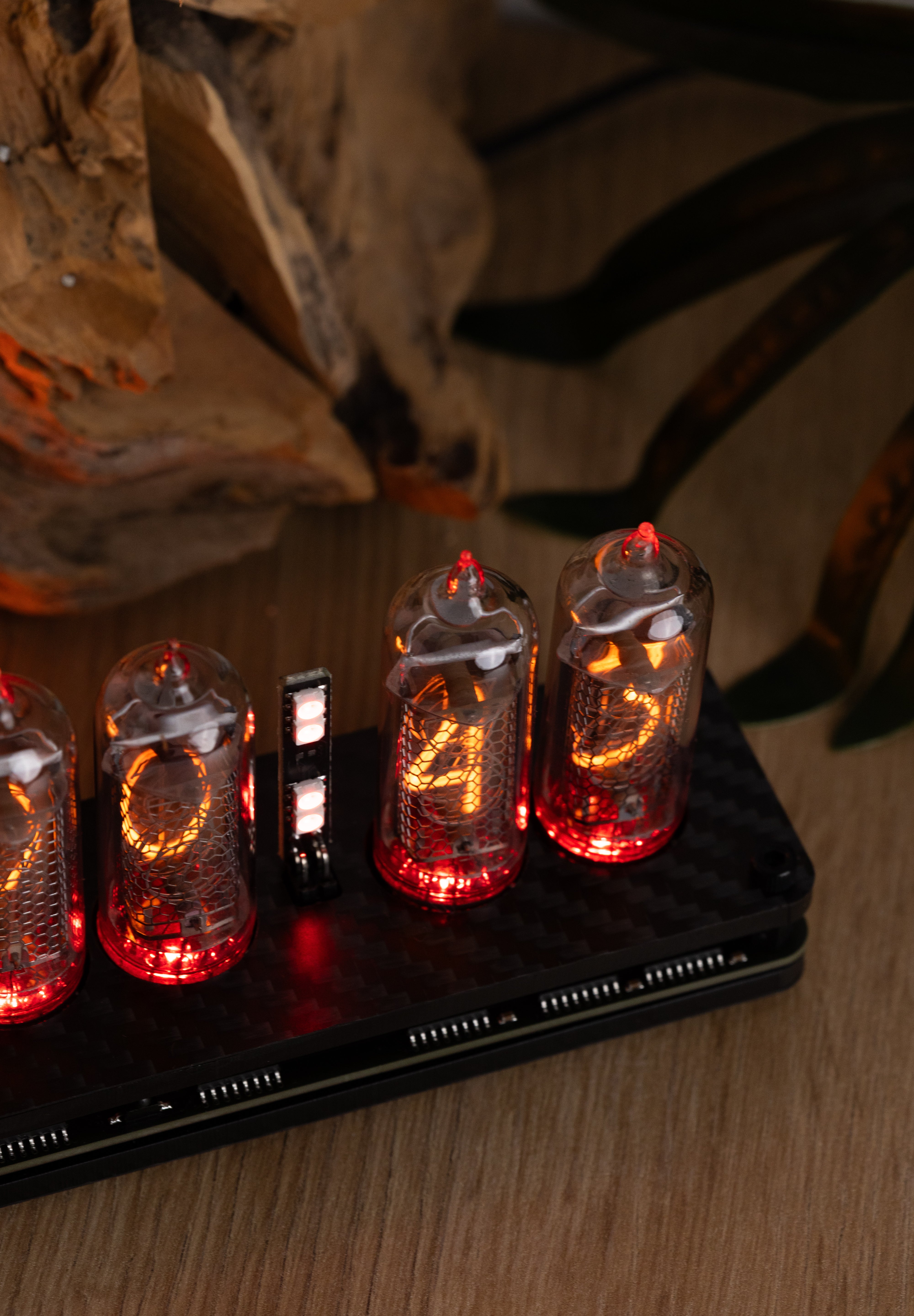 IN-14 6- digits Nixie clock. Carbon fiber cover case. With installed tubes.