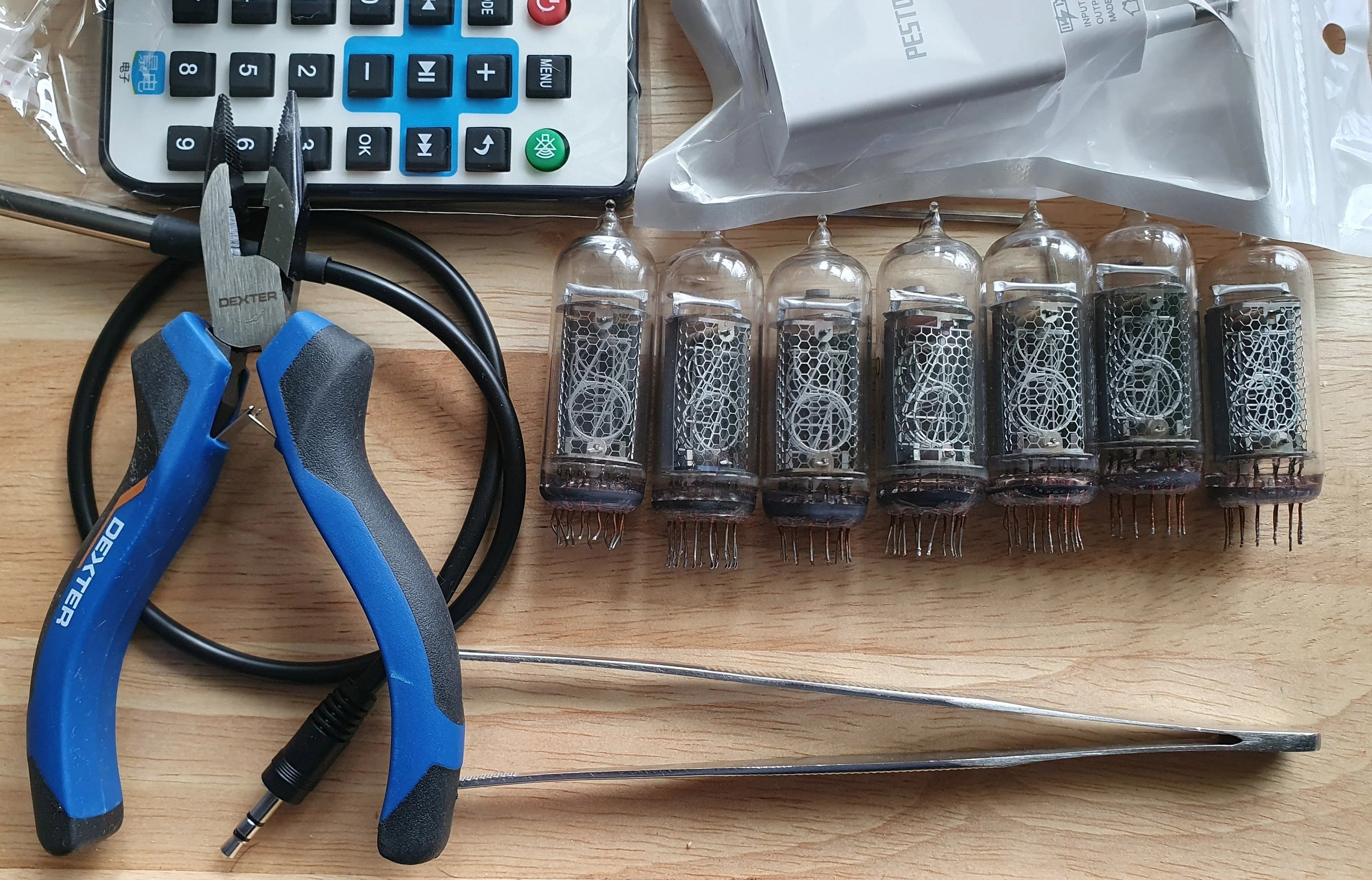IN-14 6- digits Nixie clock Kit. Wooden case. Tubes included. Wi-fi.