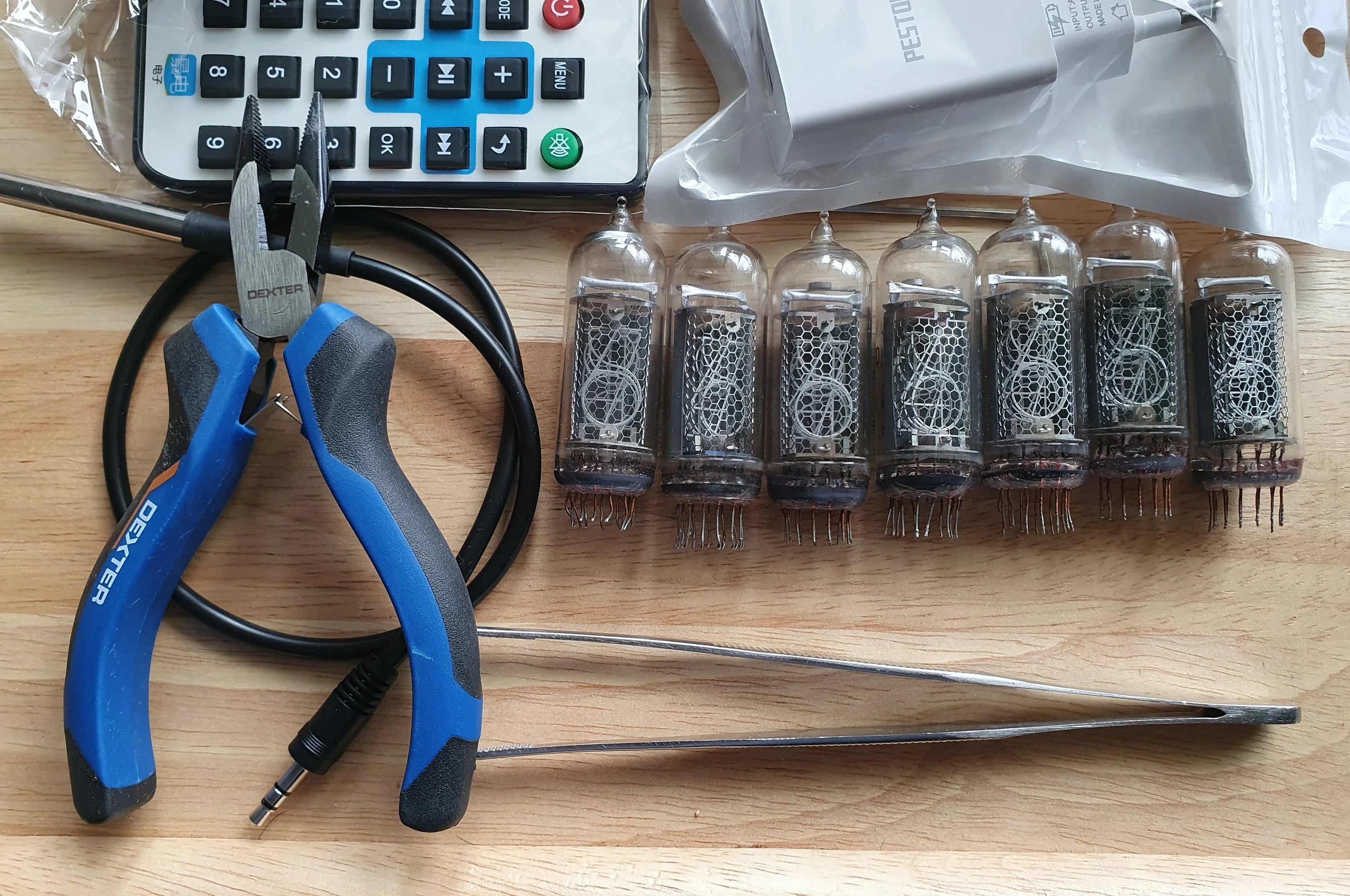 IN-14 6- digits Nixie clock Kit. Wooden case. Tubes included. Wi-fi.